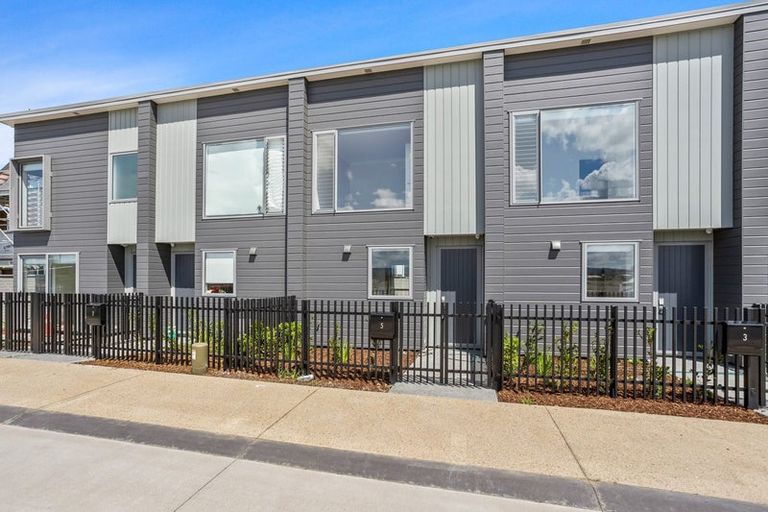 Photo of property in 3 Park Green Avenue, Rosehill, Papakura, 2113