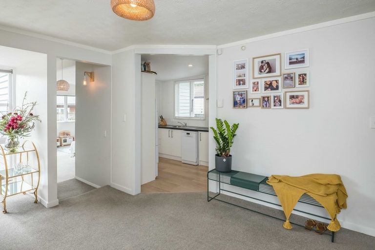 Photo of property in 53 Tiromoana Road, Raumati South, Paraparaumu, 5032