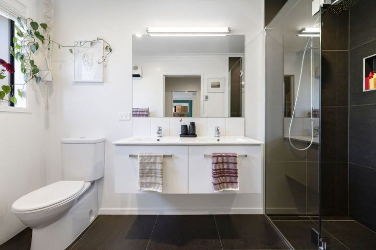 Photo of property in 26 Violet Way, Lower Shotover, Queenstown, 9304