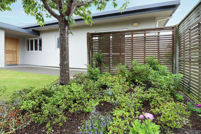 Photo of property in 28 Deller Drive, Carterton, 5713