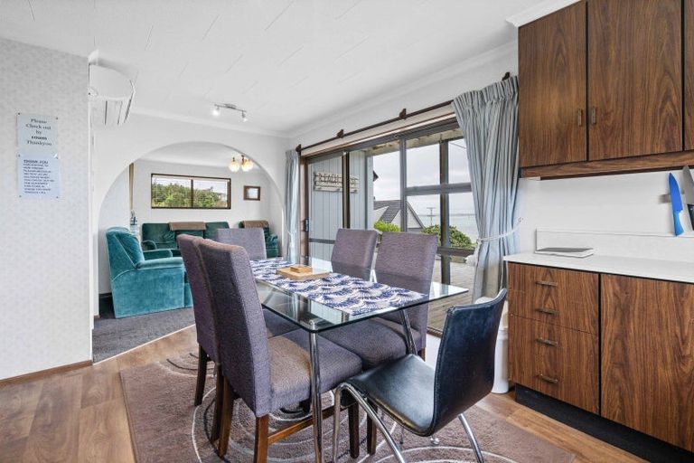 Photo of property in 90 Marine Parade, Bluff, 9814