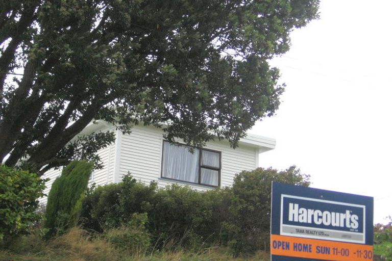 Photo of property in 18 Bell Street, Tawa, Wellington, 5028