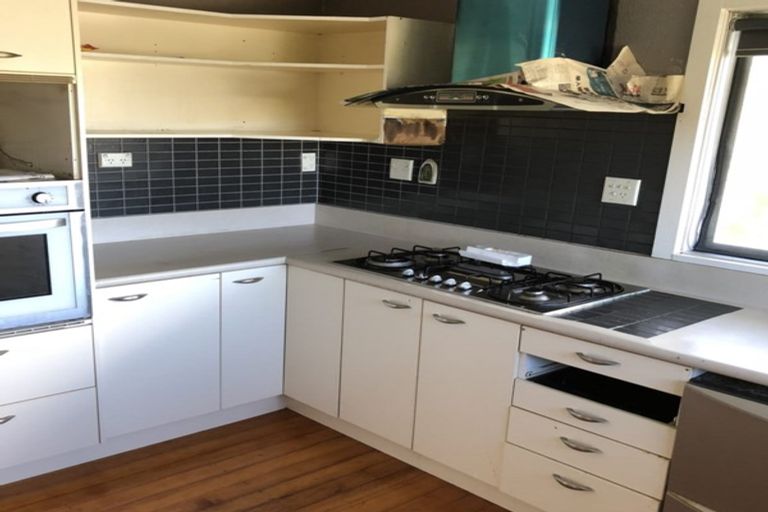 Photo of property in 1 Fayette Place, Te Atatu South, Auckland, 0610