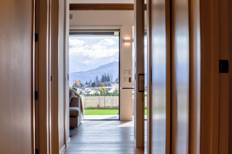 Photo of property in 16 Mccaw Mews, Wanaka, 9305