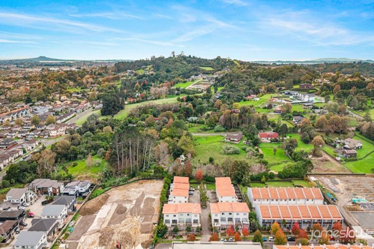 Photo of property in 9/46 Carlos Drive, Flat Bush, Auckland, 2016