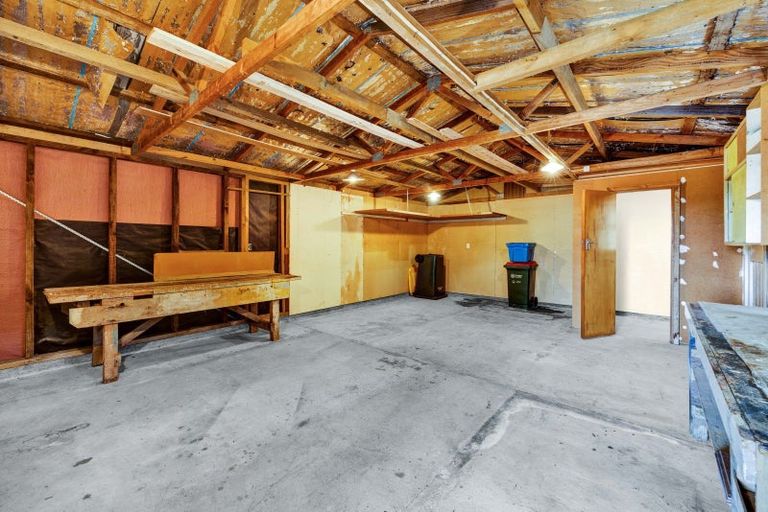 Photo of property in 81 Omata Road, Marfell, New Plymouth, 4310