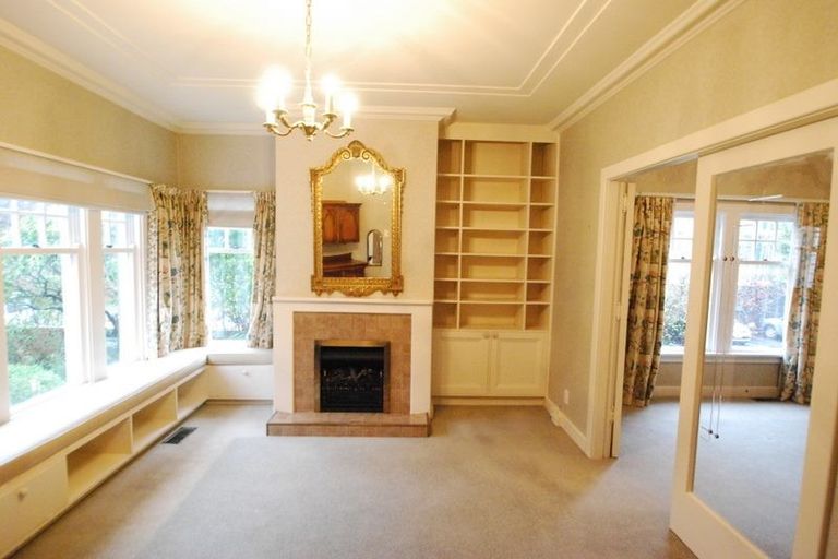 Photo of property in 19 Fitzherbert Terrace, Thorndon, Wellington, 6011