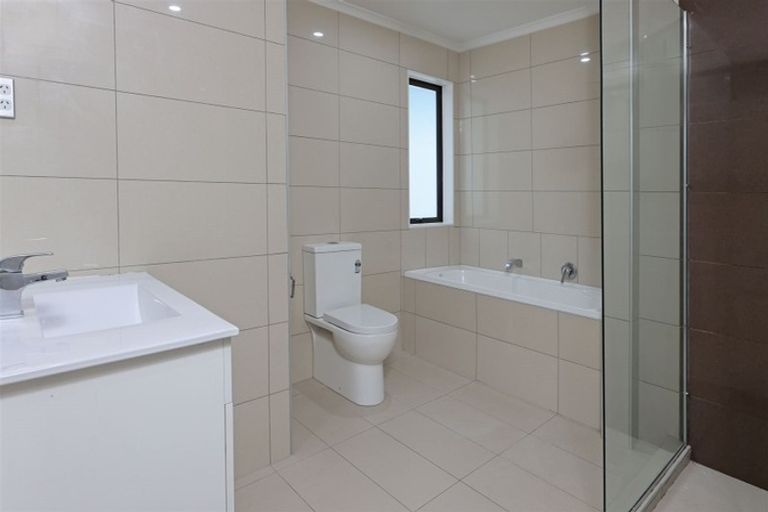 Photo of property in 50b Pinedale Place, Henderson, Auckland, 0610