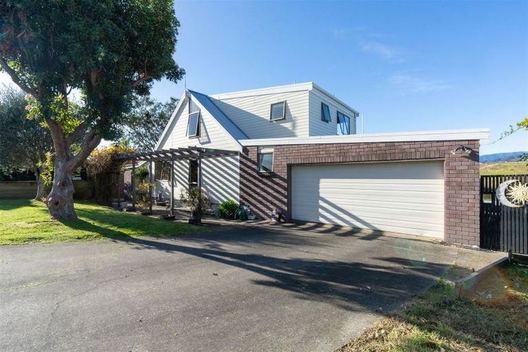 Photo of property in 12 Pohutukawa Crescent, Raumati Beach, Paraparaumu, 5032