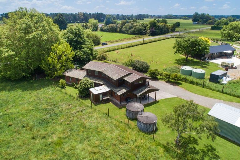 Photo of property in 83 Oroua Road, Kairanga, Palmerston North, 4475