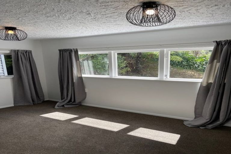 Photo of property in 37 Bird Grove, Stokes Valley, Lower Hutt, 5019