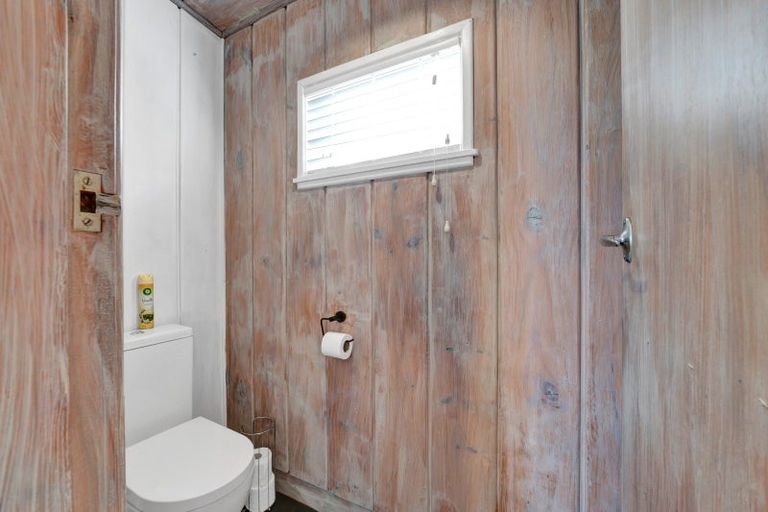 Photo of property in 11 Hector Place, Opunake, 4616