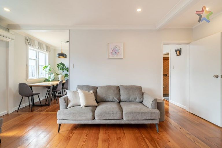 Photo of property in 206a Miromiro Road, Normandale, Lower Hutt, 5010