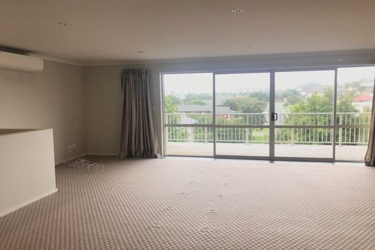Photo of property in 11b Nimstedt Avenue, Oteha, Auckland, 0632