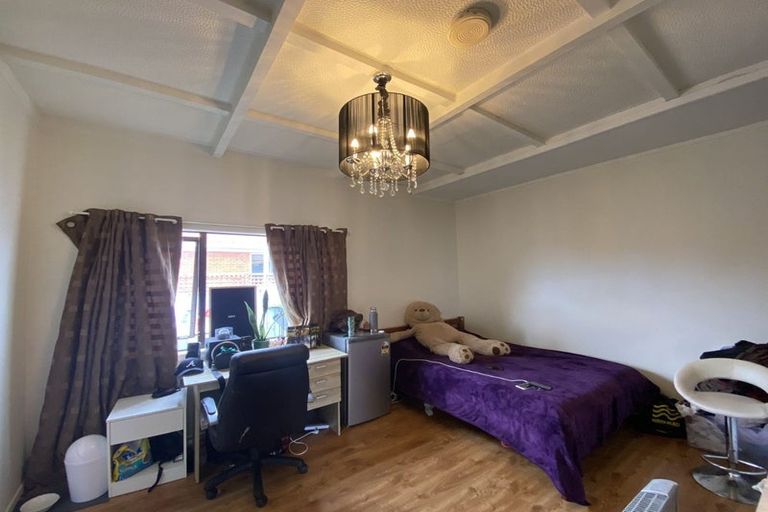 Photo of property in 63 Lynwood Road, New Lynn, Auckland, 0600