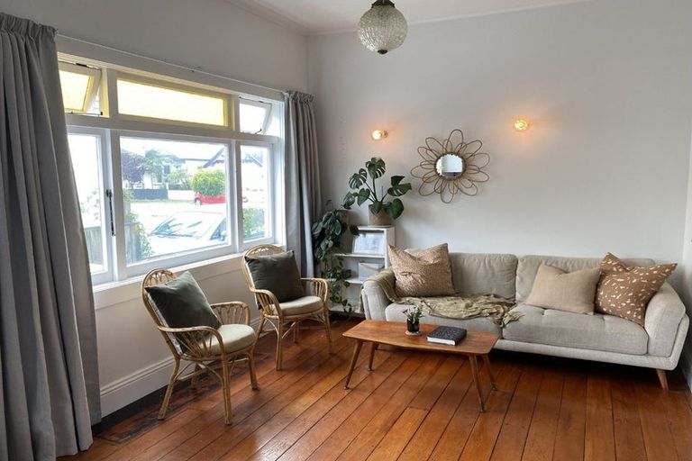 Photo of property in 9 Kinross White Street, Napier South, Napier, 4110