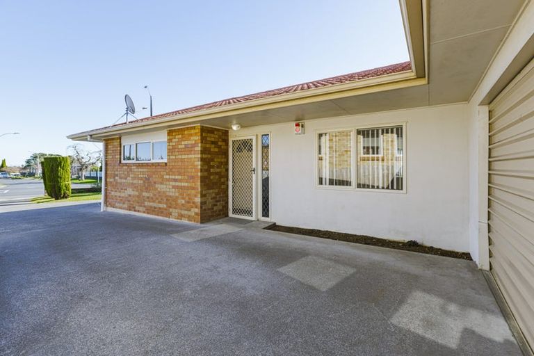 Photo of property in 118 Great South Road, Manurewa, Auckland, 2102