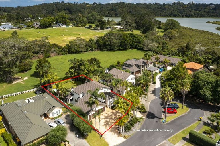 Photo of property in 8 Monkton Close, Greenhithe, Auckland, 0632