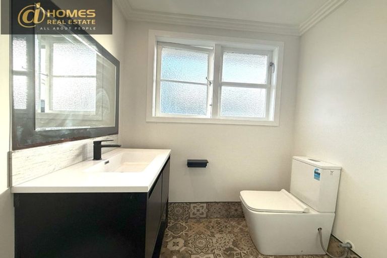 Photo of property in 3/237 Hepburn Road, Glendene, Auckland, 0602