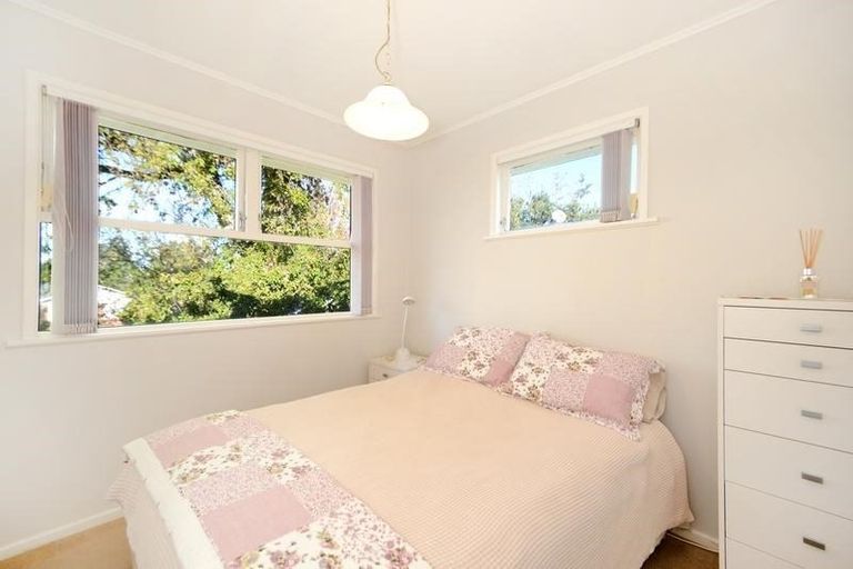 Photo of property in 8 Normanton Street, Glenfield, Auckland, 0629