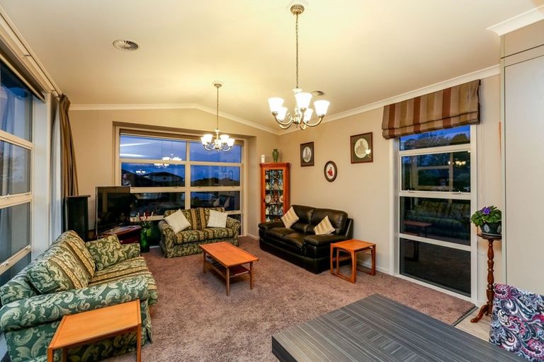 Photo of property in 19 Manukaka Heights, Hurdon, New Plymouth, 4310