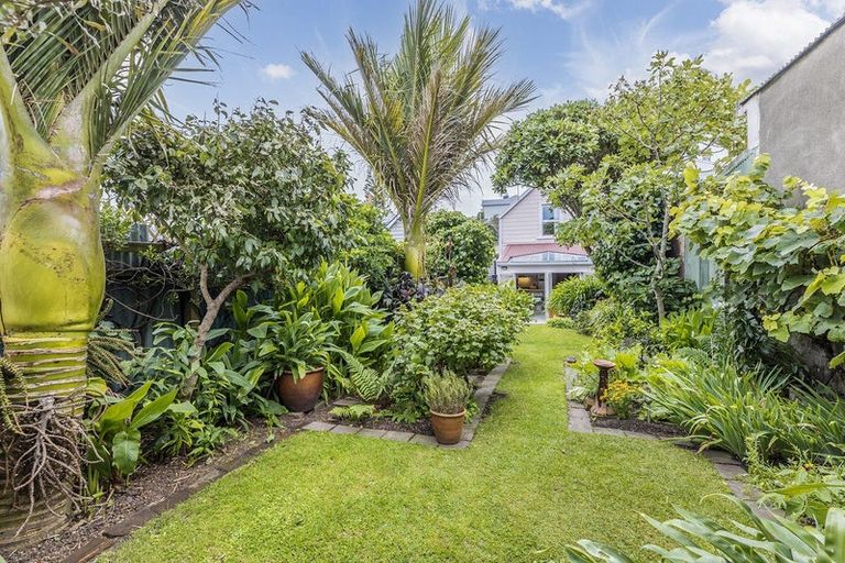 Photo of property in 62 Elizabeth Street, Mount Victoria, Wellington, 6011