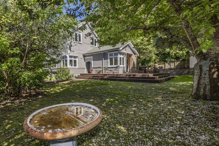 Photo of property in 57 Garden Road, Northland, Wellington, 6012