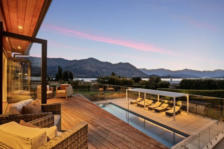 Photo of property in 314 Beacon Point Road, Wanaka, 9305