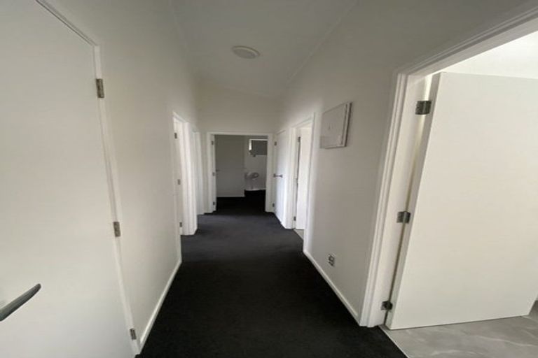 Photo of property in 2/6 Clare Place, Glenfield, Auckland, 0629