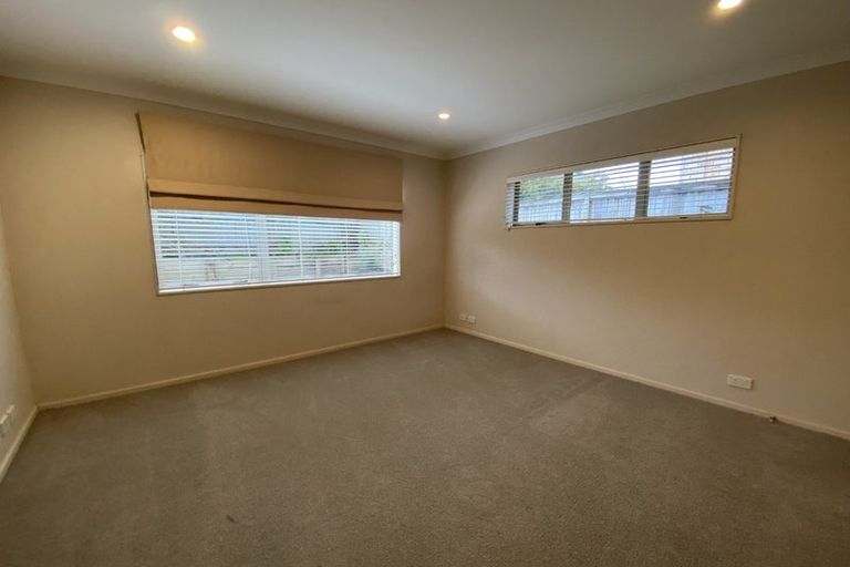 Photo of property in 4 Oak Bark Drive, Schnapper Rock, Auckland, 0632