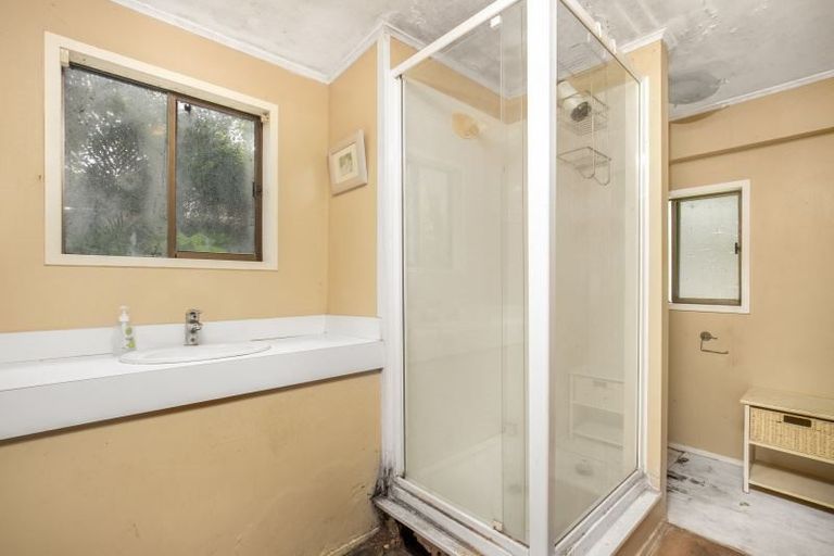 Photo of property in 15 Wyvern Place, Glenfield, Auckland, 0629