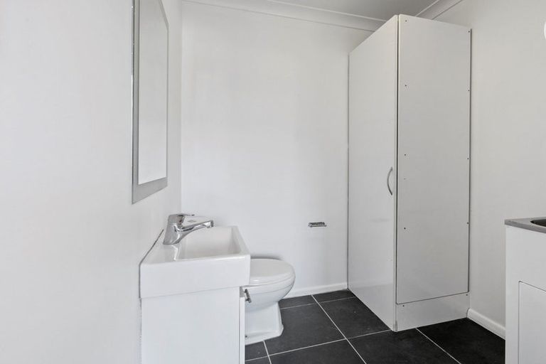 Photo of property in 43 Stewart Drive, Newlands, Wellington, 6037