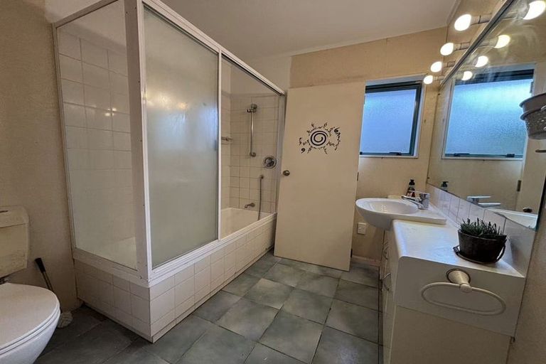 Photo of property in 2/15 Dunn Place, Farm Cove, Auckland, 2010