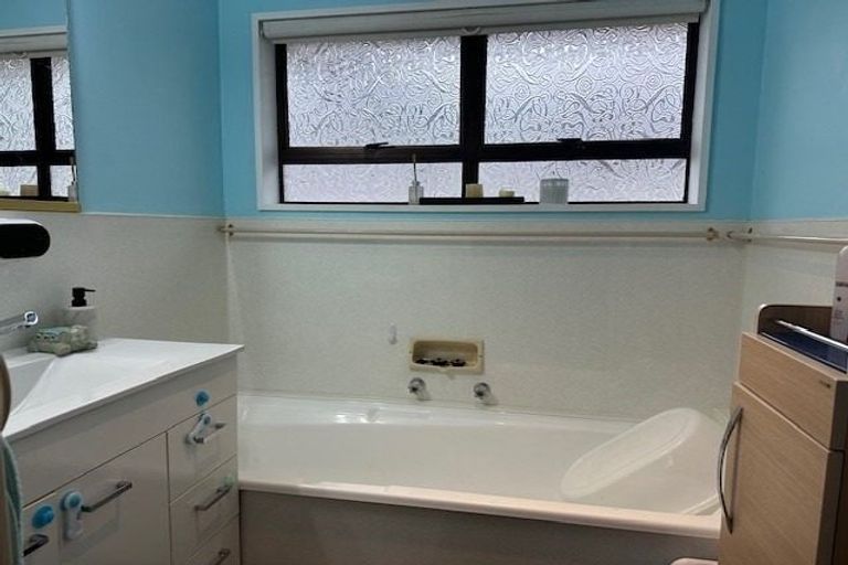 Photo of property in 52 Cumberland Crescent, Welcome Bay, Tauranga, 3112