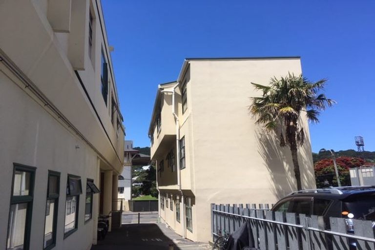Photo of property in Te Awhina Apartments, 26/22 Sussex Street, Mount Cook, Wellington, 6021