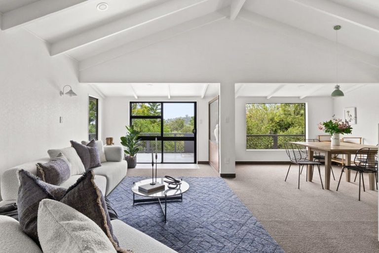 Photo of property in 21 Tauroa Road, Havelock North, 4130