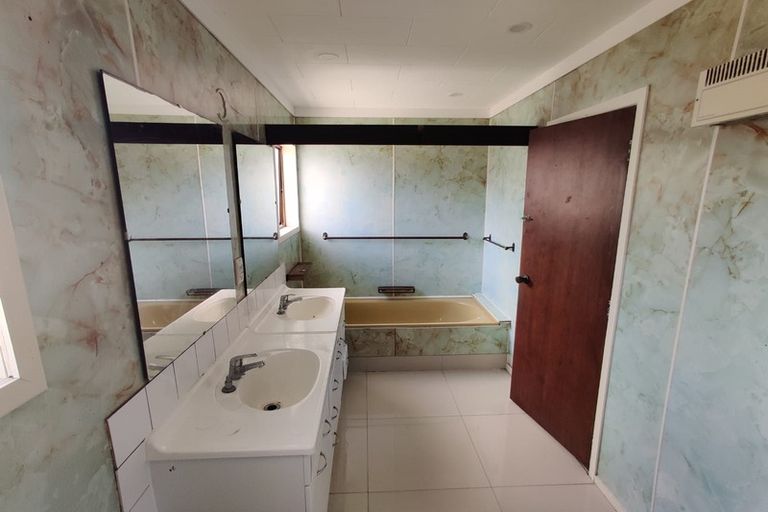 Photo of property in 31 Leaver Place, Weymouth, Auckland, 2103