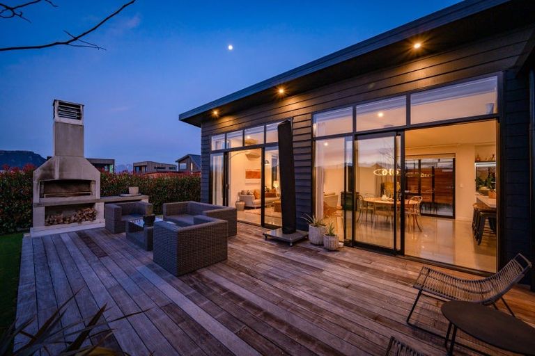 Photo of property in 5 Mcdonald Street, Wanaka, 9305