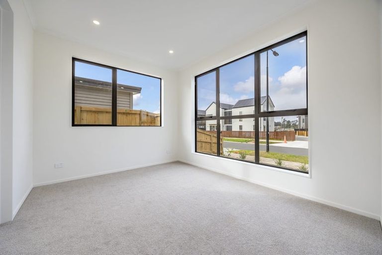 Photo of property in 17 Cara Avenue, Kumeu, 0810