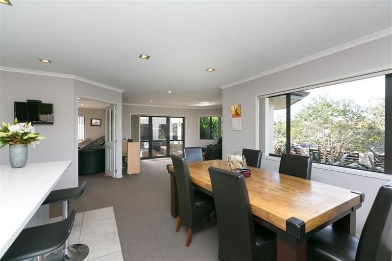 Photo of property in 21 Montrose Place, Highlands Park, New Plymouth, 4312