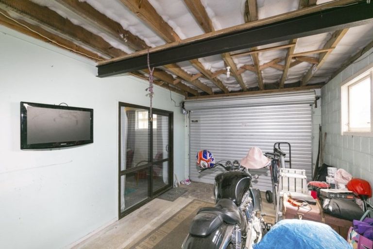 Photo of property in 9 Blandford Way, Newlands, Wellington, 6037