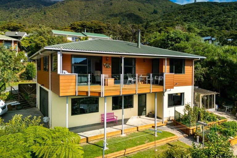 Photo of property in 3 Ruataniwha Place, Okiwi Bay, French Pass, 7193