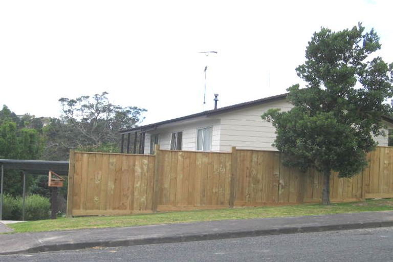 Photo of property in 90 Spinella Drive, Bayview, Auckland, 0629