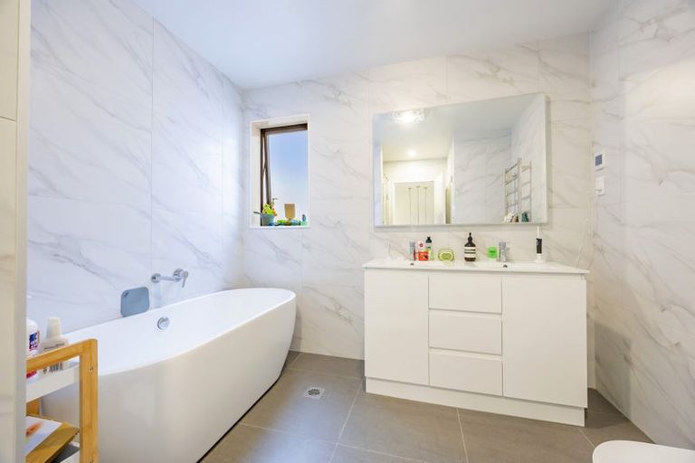 Photo of property in 27 Coast Garden Drive, Hobsonville, Auckland, 0616