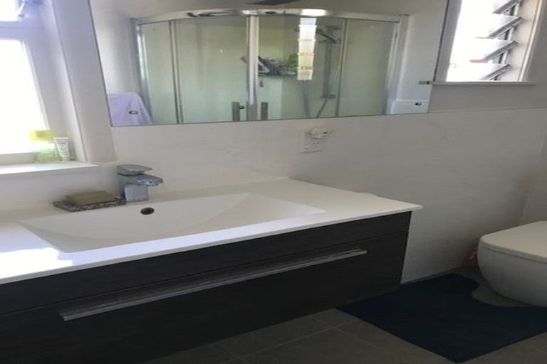 Photo of property in 145 Hutchinsons Road, Bucklands Beach, Auckland, 2014