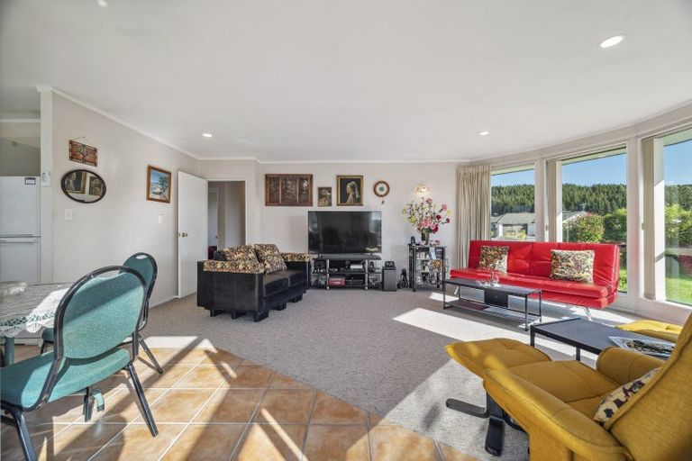 Photo of property in 2 Ashmore Place, Fairy Springs, Rotorua, 3015