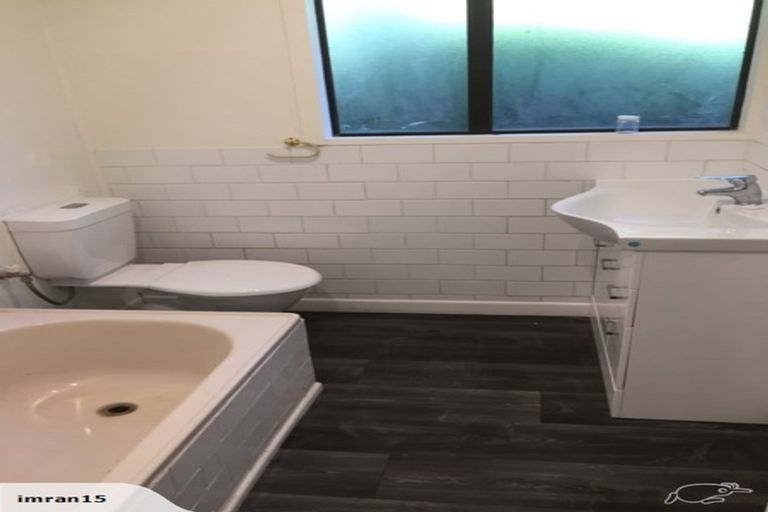 Photo of property in 132 Parkvale Road, Karori, Wellington, 6012