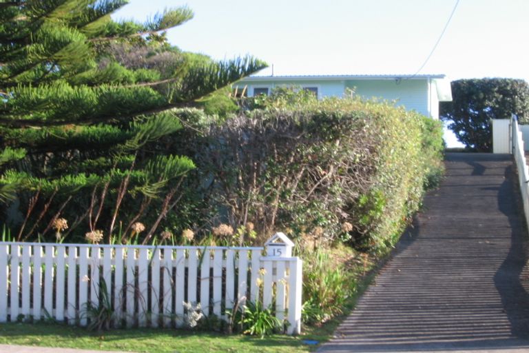 Photo of property in 15 Titoki Road, Waikanae Beach, Waikanae, 5036