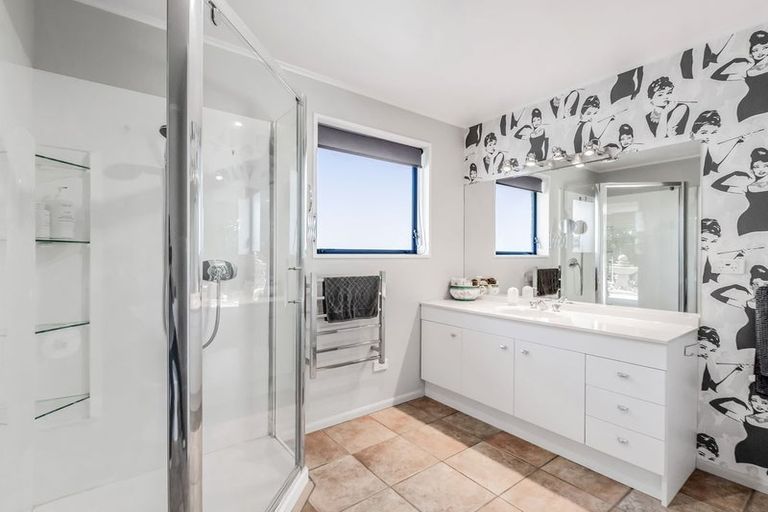 Photo of property in 28 Durrell Way, Rolleston, 7614