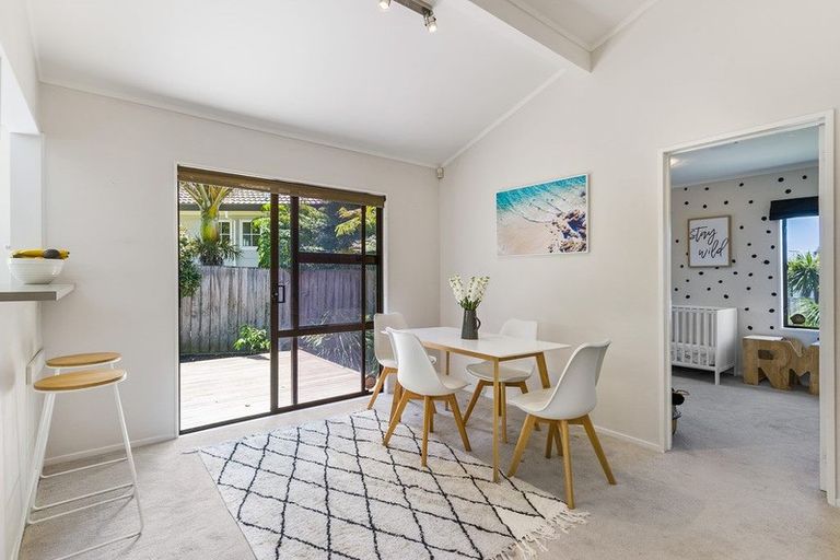 Photo of property in 30 Sandgate Avenue, Botany Downs, Auckland, 2010